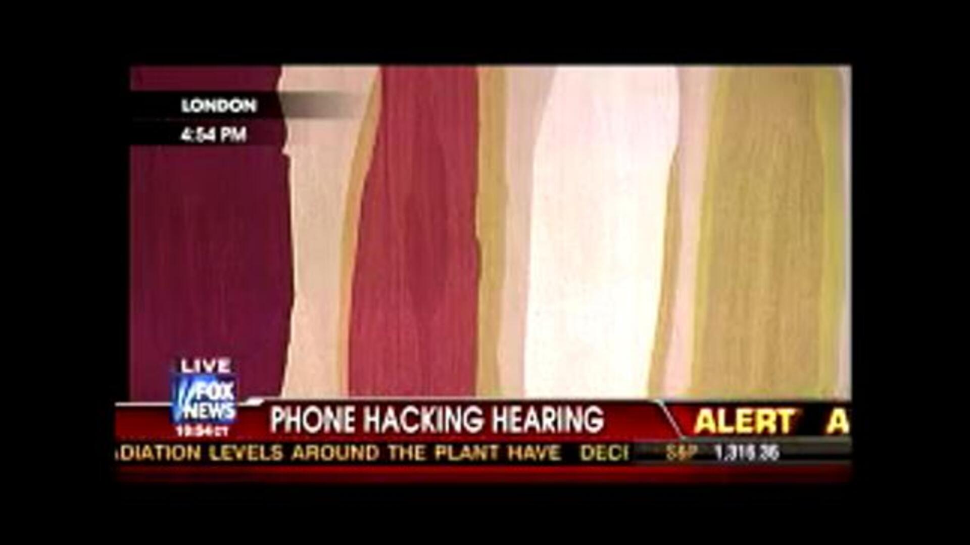 Vídeo: Un hombre intenta atacar a Rupert Murdoch con un plato con espuma