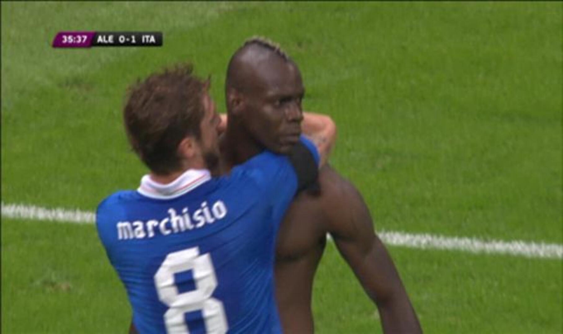 Balotelli desnuda a Alemania