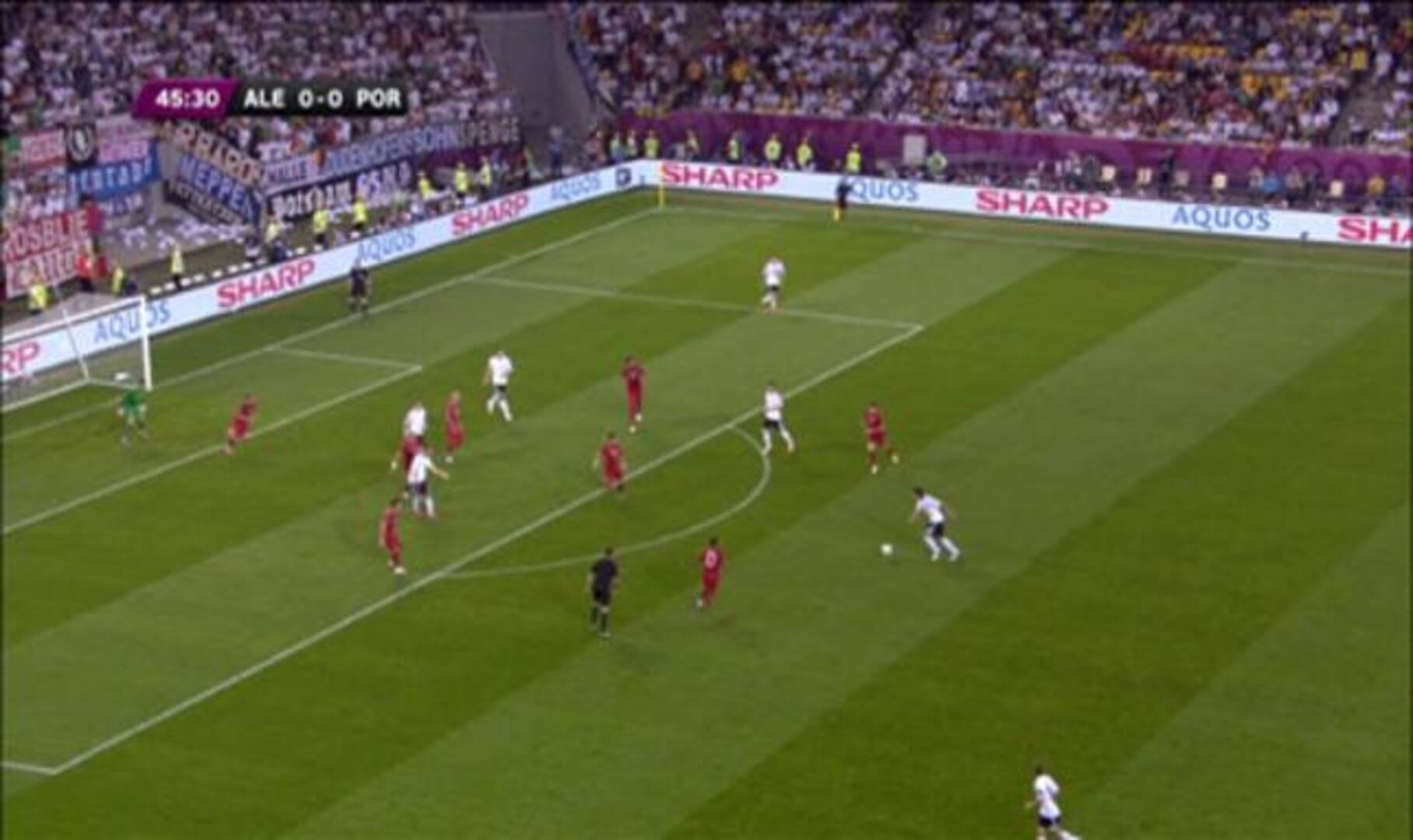 Eurocopa 2012: Mario Gómez tumba a una Portugal notable