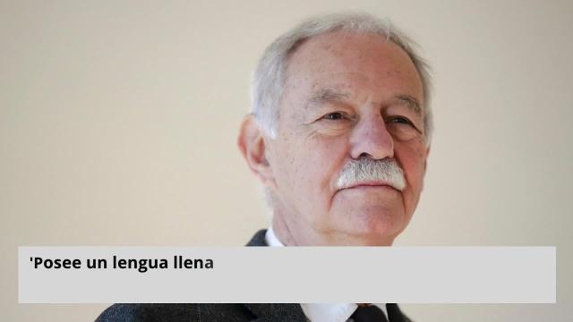 El escritor Eduardo Mendoza, fotografiado en su casa de Barcelona