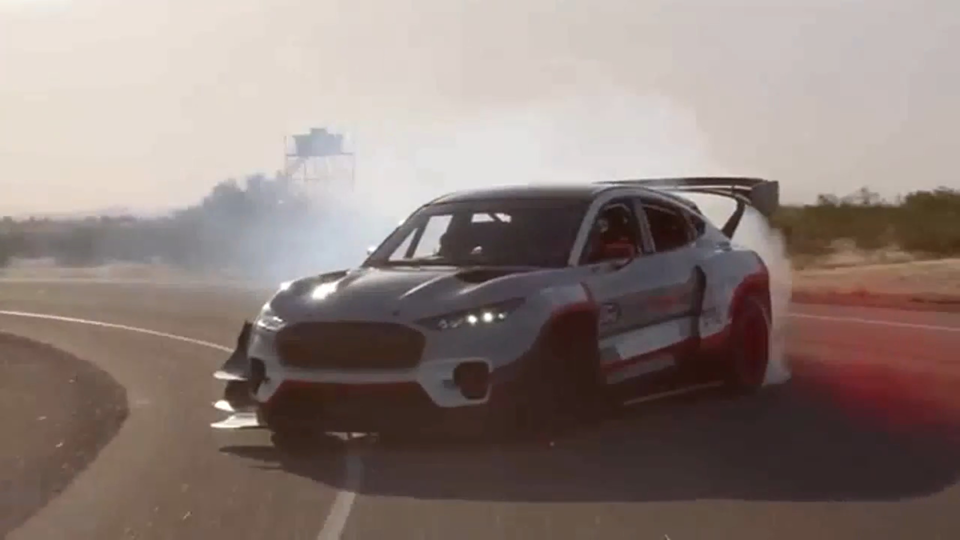 El espectacular Ford Mustang Mach-E 1400 con siete motores eléctricos