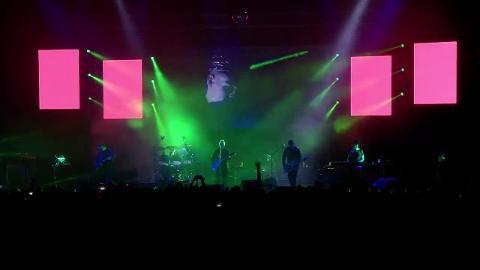 Bernard Summer, líder de la banda británica New Order