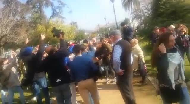 Menacho, junto a sus amigos a su llegada a la sede judicial