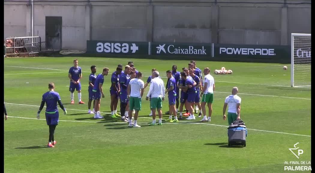 &quot;Pasillo&quot; en el entrenamiento del Betis para Guardado, Joaquín y Lainez