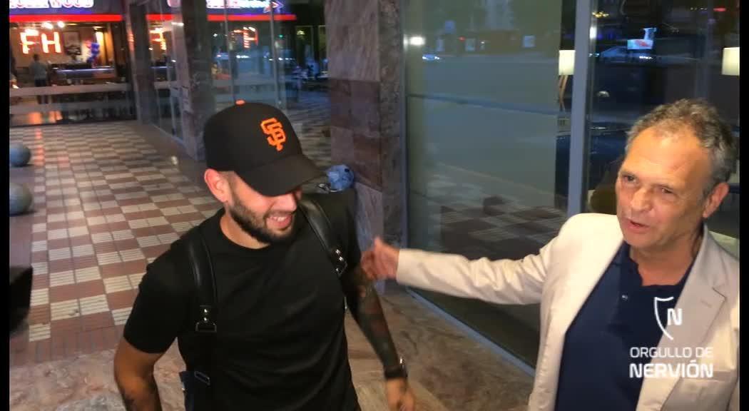 Aleix Vidal llega a Sevilla para firmar con el club de Nervión