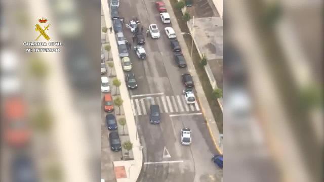 Imagen captada por el helicóptero de la Guardia Civil del momento del arresto de los ladrones