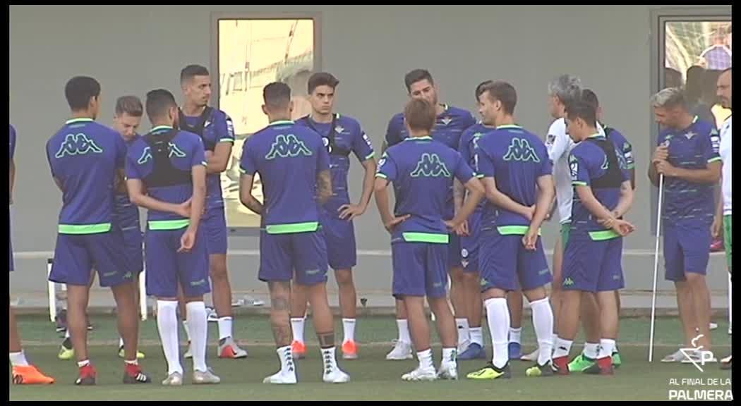 Tello se entrena con el grupo