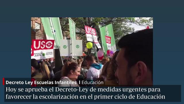 La protesta del sector de las guarderías ante la delegación de Educación en Sevilla