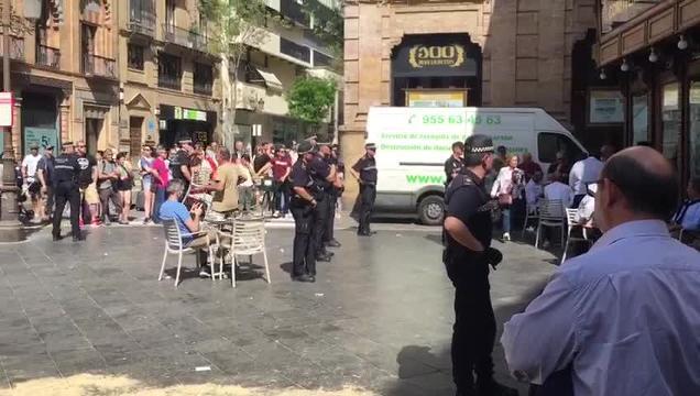 La Policía Local de Sevilla , en la Campana para retirar los veladores