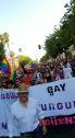 Arrojan pintura a los líderes de Ciudadanos en la cabalgata del orgullo gay