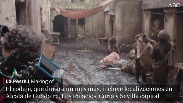 Los protagonistas, Pablo Molinero y Sergio Castellanos, reciben indicaciones antes de rodar una escena