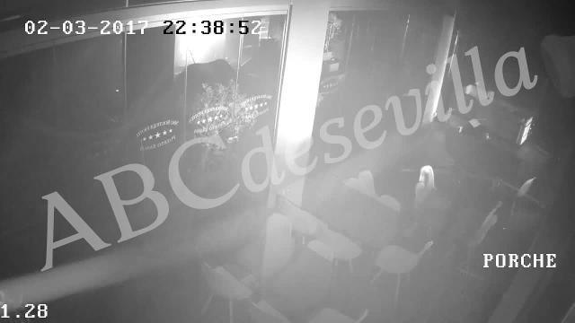 El atacatante roció con combustible el restaurante del hotel y lanzó una granada