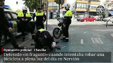 Denuncian a un varón por intentar robar una bici en Nervión y recuperan otra posiblemente sustraída