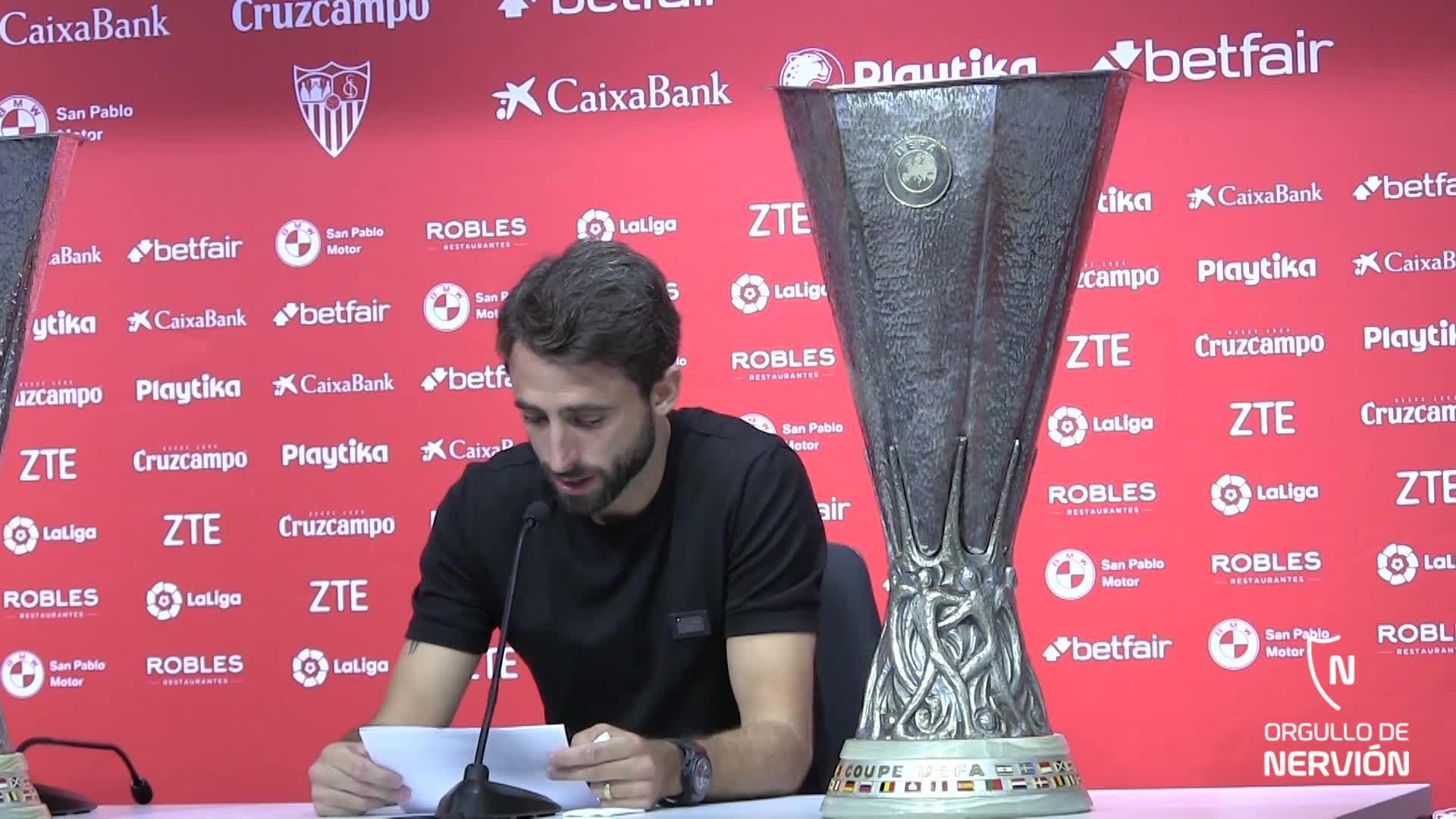 Pareja dice adiós al Sevilla