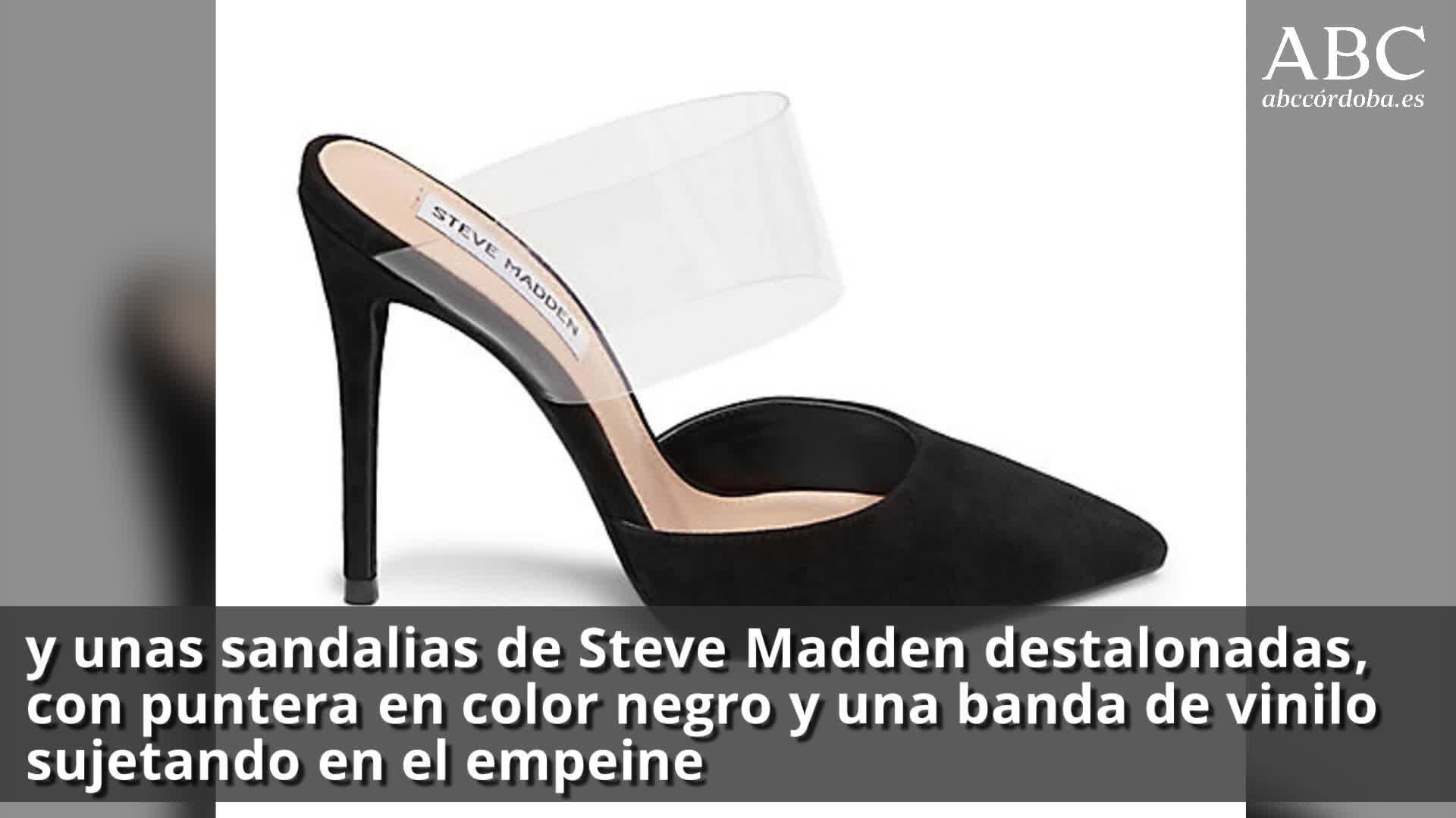 La Reina Doña Letizia, durante la inauguración de la exposición, con el vestido diseñado por Matilde Cano