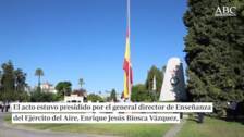 Izado de bandera en Tablada en homenaje a los sanitarios del Virgen del Rocío