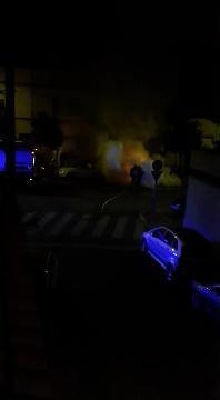 Avenida de Jerez donde se ha incendiado el camión, el toldo y los setos del vecino