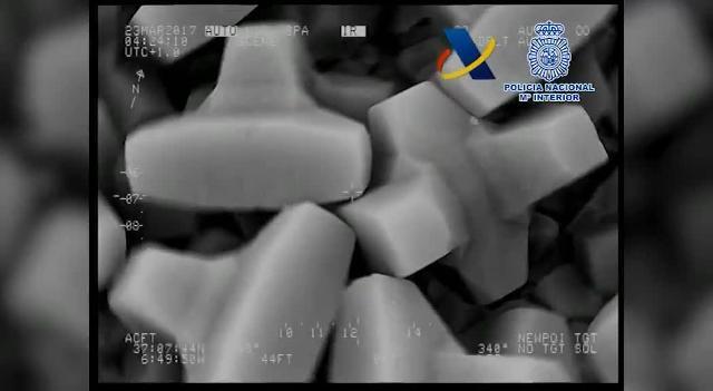 Los fardos de hachís, en la cubierta del barco