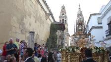 El Corpus Christi irradia de blanco, fe y belleza el entorno de la Mezquita-Catedral de Córdoba