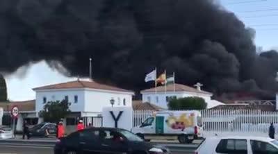 Incendio en la fábrica de Ybarra de Dos Hermanas
