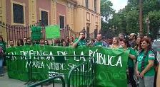 Los interinos levantan el encierro en el IPEP de Triana y marchan hacia San Telmo