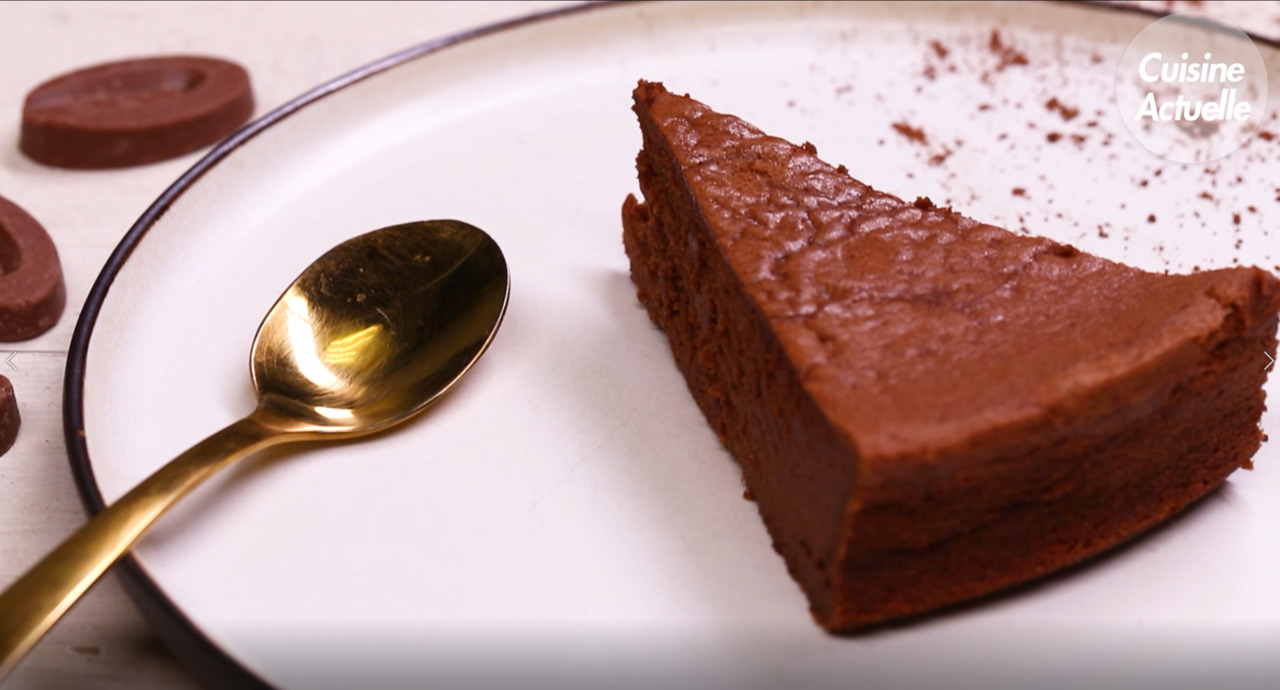 La Recette Du Gateau Poire Chocolat De Cyril Lignac Femme Actuelle Le Mag