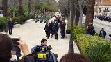 Vídeo de los honores militares a la llegada de Hollande al Ayuntamiento de Málaga