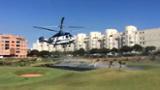 Helicóptero recogiendo agua en el campo Miguel Ángel Jiménez en Torremolinos