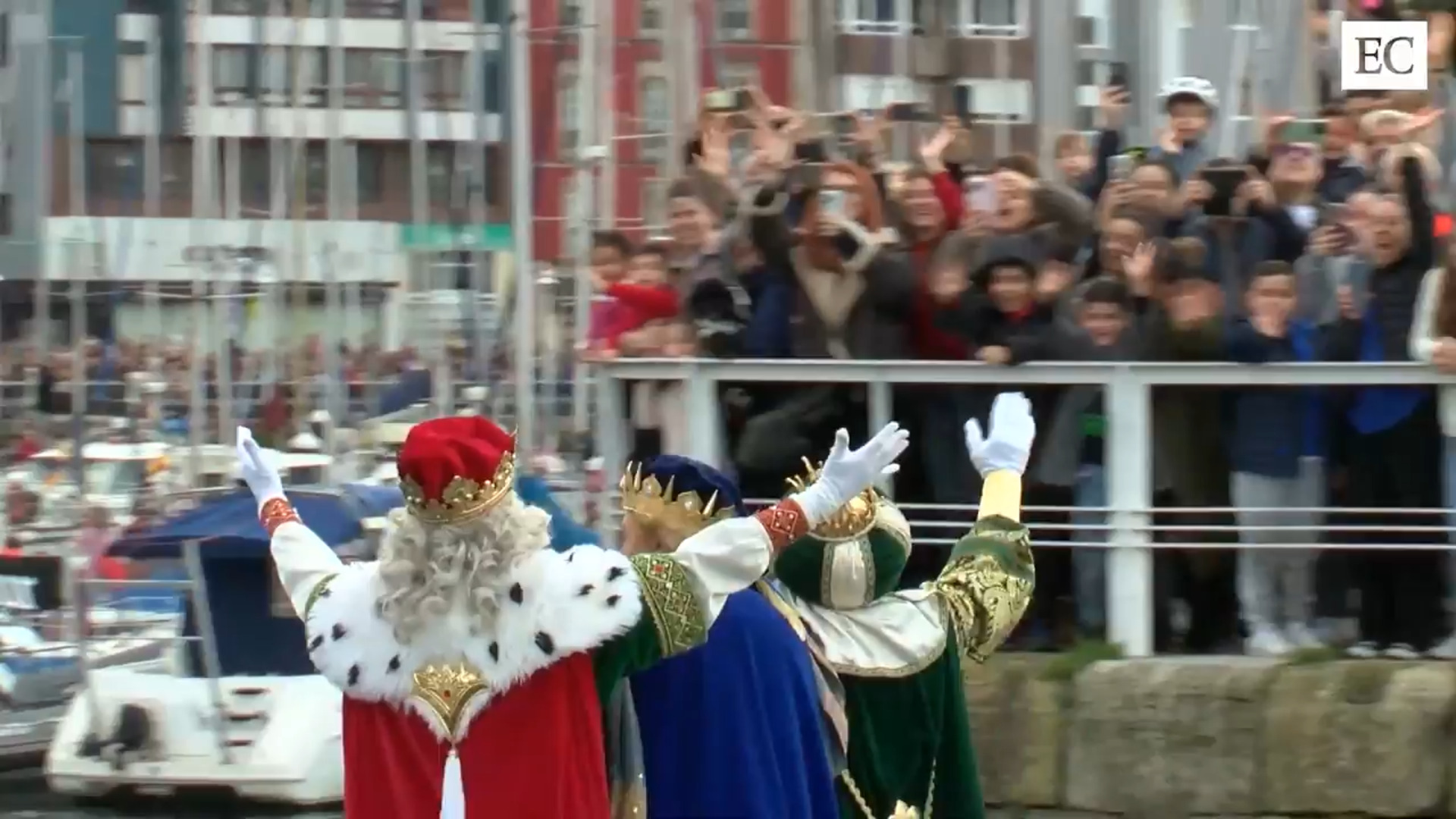 Los Reyes Magos, «encantados de dar mil abrazos a los niños» en