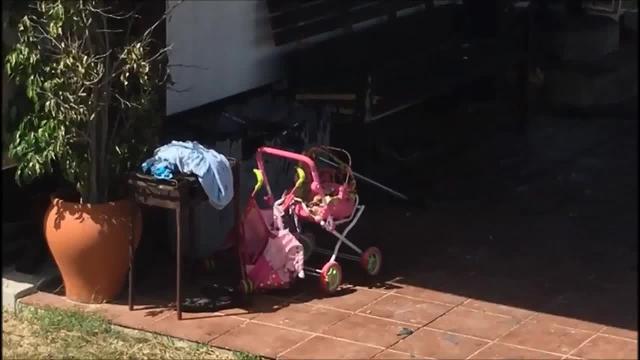 Exterior de la vivienda calcinada por las llamas