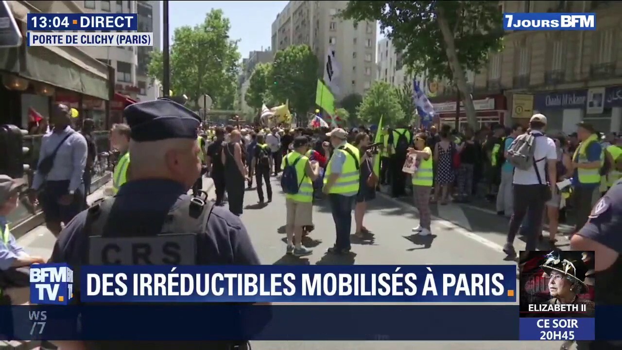 Quelques Irréductibles Gilets Jaunes Se Mobilisent à Paris