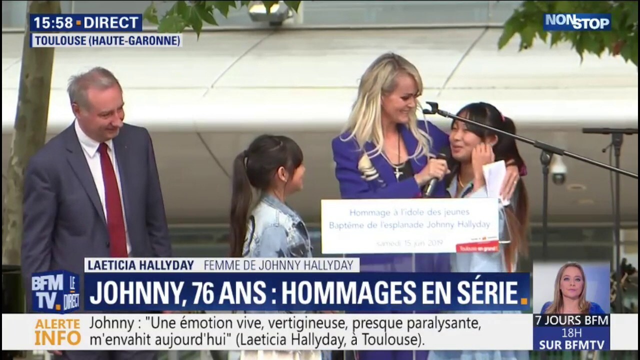 Tres Emue Laeticia Inaugure Une Esplanade Johnny Hallyday A Toulouse