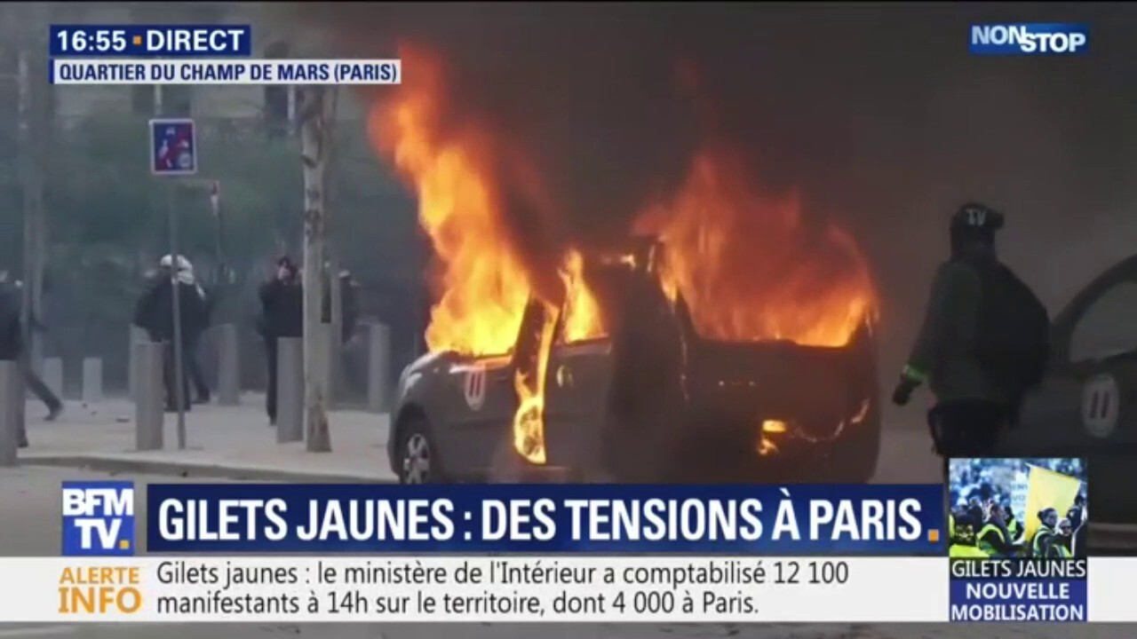 Gilets Jaunes Une Voiture De La Mission Vigipirate Incendiée à Proximité Du Champ De Mars à Paris